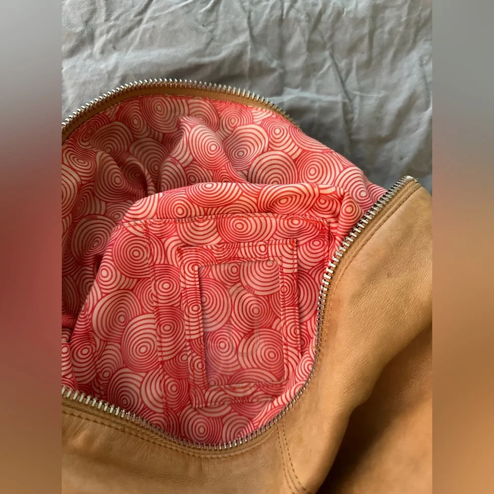 HOBO International leather adjustable crossbody bag - Picture 13 of 13